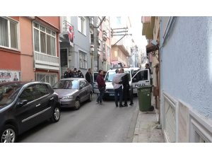 Camiye gitmek için evden çıkan yaşlı adam merdivenlerden düşerek hayatını kaybetti