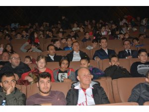 Sporcular, ’Cep Herkülü: Naim Süleymanoğlu’nu izlediler