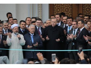Cumhurbaşkanı Erdoğan İzmir'de cami açtı