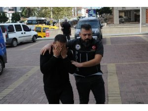 Otobüsten inen şüphelinin üzerinden uyuşturucu çıktı
