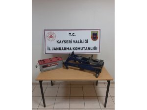 Mazot ve motoru çalan hırsızlar tutuklandı