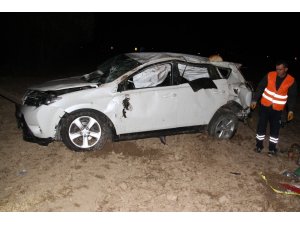 Konya’da otomobil tarlaya devrildi: 4 yaralı