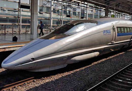 Durmadan yolcu alan tren