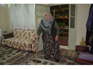 89 yaşındaki yaşlı kadının emekli maaşı alıp gittiler