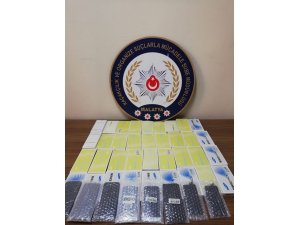 Kaçak  cep telefonu aksesuarları ele geçirildi