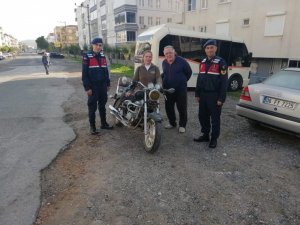Ayvalık’ta motosiklet hırsızları jandarmadan kaçamadı