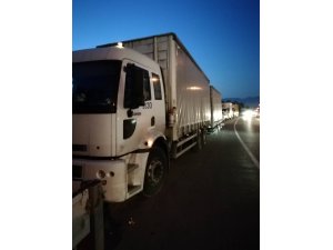 Tırdan 400 litre mazot çaldılar