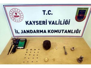Jandarma ekipleri operasyonla paha biçilemeyen saf altın Hz. İsa heykeli ele geçirdi