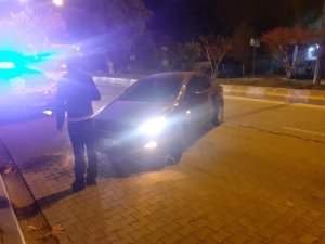 Tır ile otomobil çarpıştı