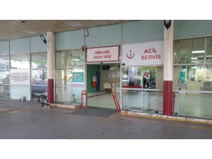 İzmir’de bıçaklı kavga: 3 kişiyi yaralayıp kaçtı; polis yakaladı