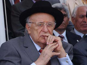 Seni toprak kabul etmeyecek Demirel!