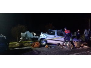 Düğün yolunda feci kaza: 4 ölü, 4 yaralı