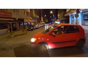 Motosikletlilerin ölümden kıl payı kurtulduğu anlar kamerada