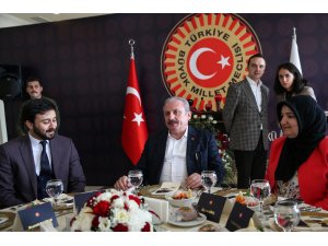 TBMM Başkanı Şentop İstanbul'da öğretmenlerle bir araya geldi