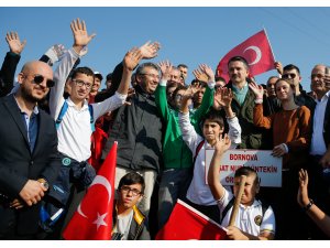 Tarım ve Orman Bakanı Pakdemirli ile Binali Yıldırım, öğretmenler adına fidan dikti