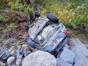 Akseki'de uçuruma yuvarlanan otomobilin sürücüsü öldü