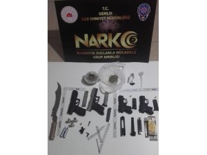 Baskında 70 gram uyuşturucu ve 4 adet tabanca ele geçirildi