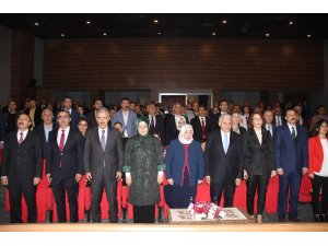 Binali Yıldırım, Olgunlaşma Enstitüsündeki defileyi izledi