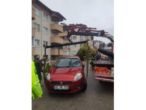 Kuşadası’nda istinat duvarı çöktü