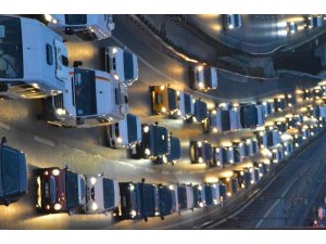 Okullar açıldı, trafik yoğunluğu başladı