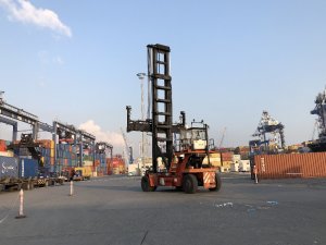 Tonlarca ağırlıktaki iş makinesinin altında kalarak feci şekilde can verdi