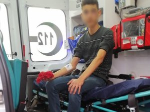 Tüfek geri tepince yüzünden yaralandı