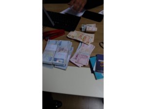 İçerisinde binlerce lira olan çanta sahibine teslim edildi