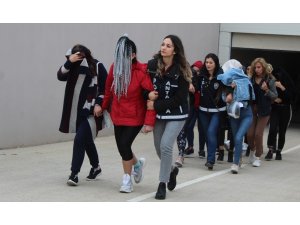 Antalya’da "jigolo yapma" vaadiyle dolandırıcılık: 19 gözaltı