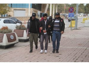 Kavurma arası uyuşturucu polise  takıldı