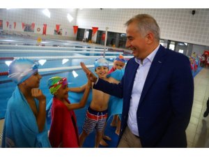 Denizli’de 2019 yılında yaklaşık 50 bin kişi yüzme öğrendi