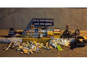 Fatih’te 300 kiloyu aşkın kaçak nargile tütünü ele geçirildi