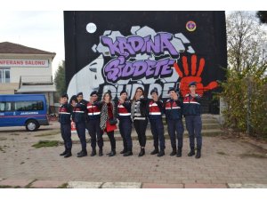 Kadın astsubaylar, "kadına şiddete dur" dedi