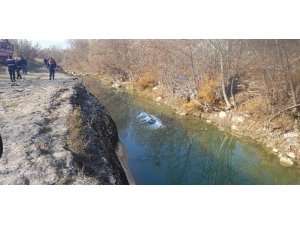 Kayıp olan iş adamı aracıyla uçtuğu çayda ölü bulundu