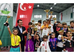 Minik tenisçiler profesyonelleri aratmadı