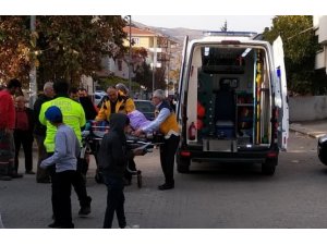 Hafif ticari araç ile bisiklet çarpıştı: 2 yaralı