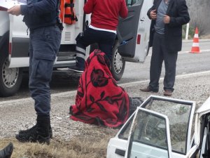 Yaralı üşümesin diye battaniye ile sardılar