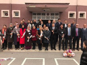 ASFK’den Öğretmenlere karanfil