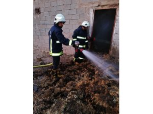 Özalp’ta samanlık yangını