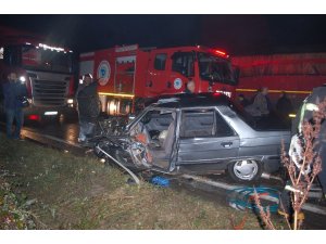 Alkollü sürücünün kullandığı otomobil tırla çarpıştı: 1 ölü, 1 yaralı