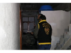Adana’da 50 firariye şafak vakti baskın