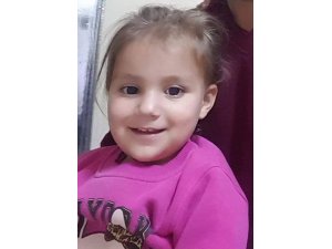 Otomobilin çarptığı bebek hayatını kaybetti