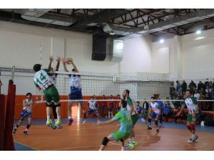 Cizre Belediyesi voleybolda başarıdan başarıya koşuyor