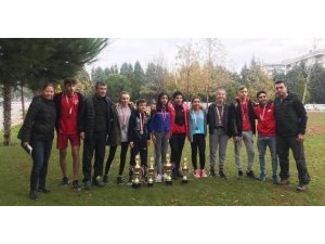 Yunusemreli atletler madalyaları topladı