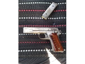 Okul önü uygulamasında ruhsatsız tabanca ele geçirildi