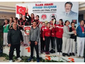 Menteşe Karatede rakip tanımıyor