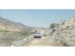 Baraj suları yükseldi, ilerleyemeyen araçlar geri dönmek zorunda kaldı