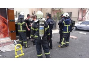 Aksaray’da 4 katlı binada yangın paniği