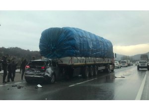 Otomobil tıra arkadan çarptı: 1 yaralı