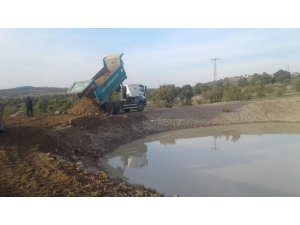 Su kaçıran gölet yenilendi