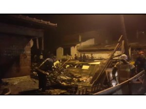 Üç kişinin yaşadığı ev küle döndü